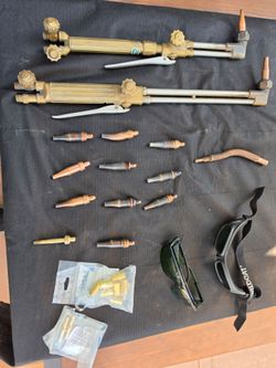Victor torch, plus tips, and goggles