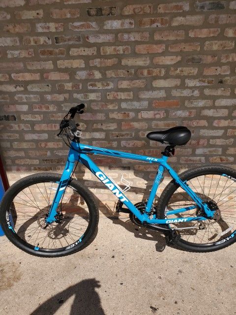 GIANT ATX 29R MOUNTAIN BIKE ( LIKE NEW & DELIVERY AVAILABLE TODAY)