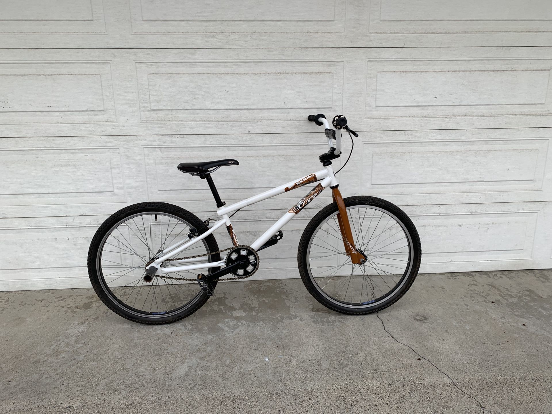 GT MACH 24" BMX BIKE
