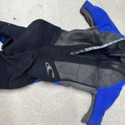 Wetsuits Adults & Children’s Sizes