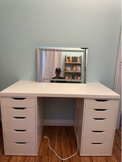 Vanity table + mirror