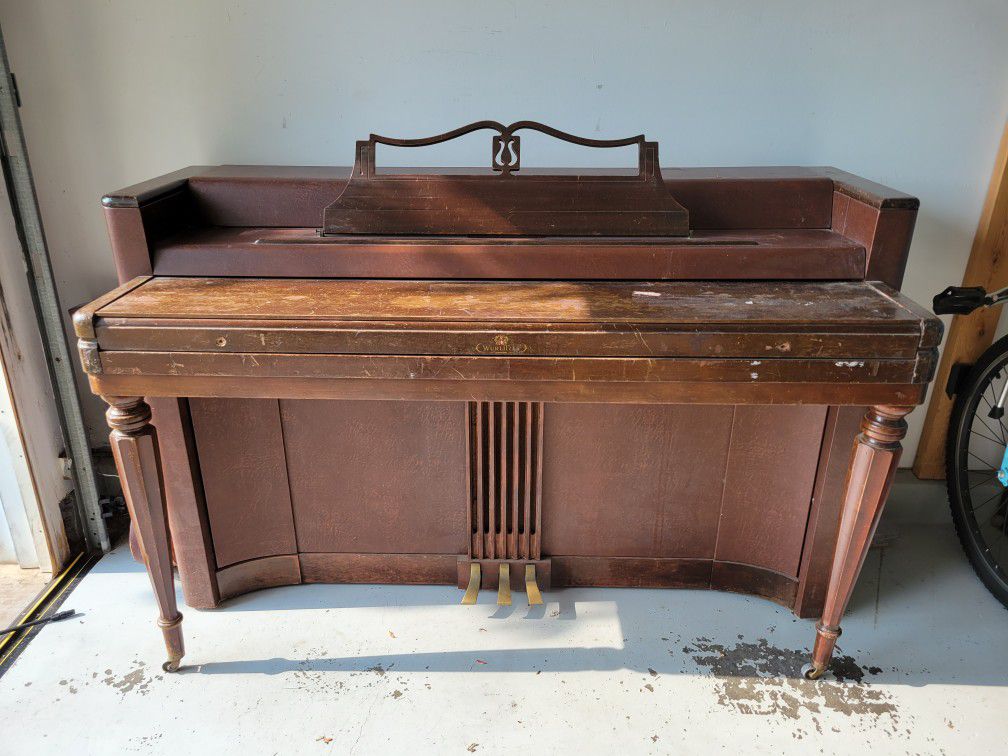 Old Wurlitzer piano 