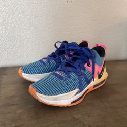 Nike LeBron Witness VII
