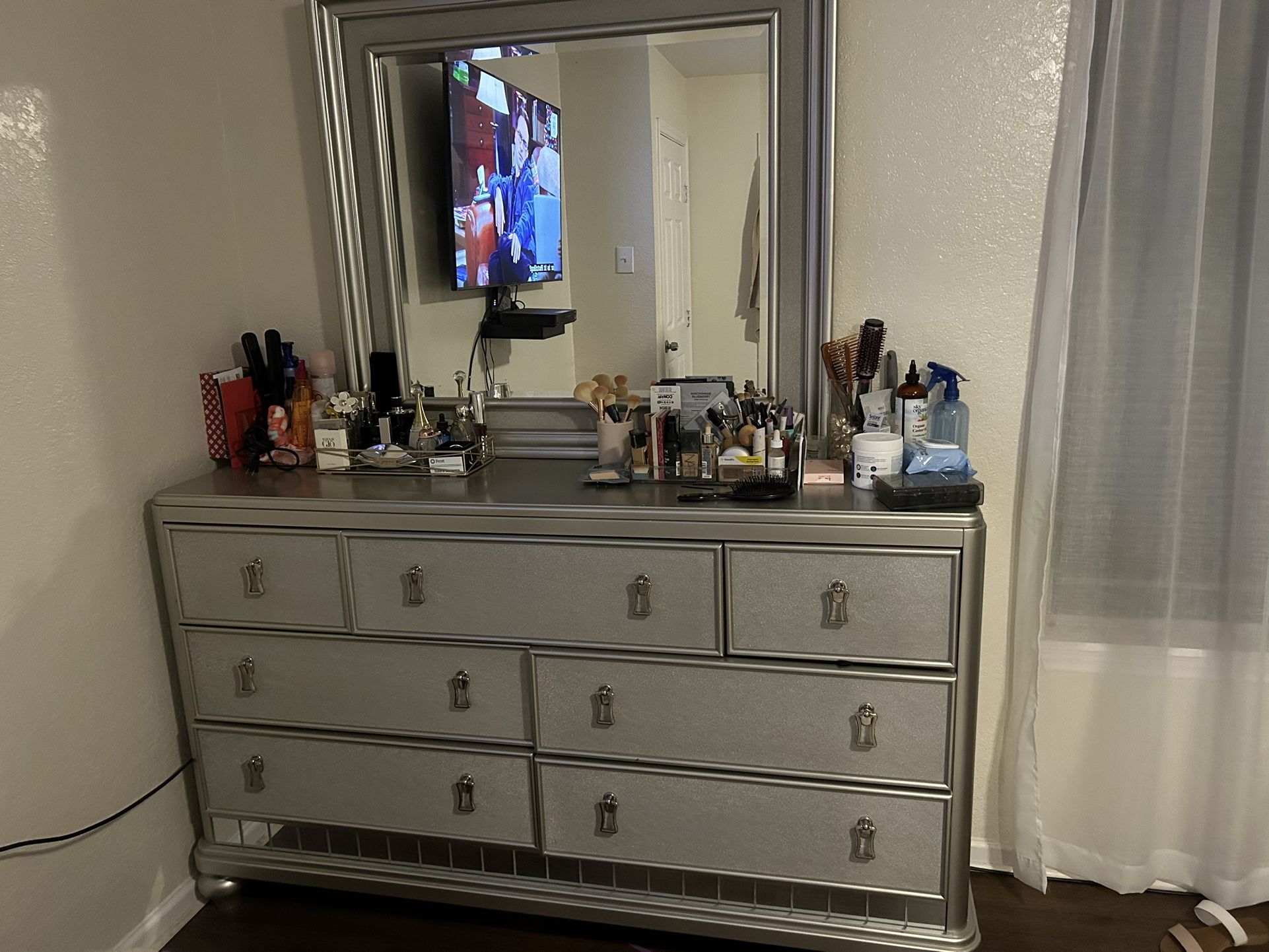 Dresser/nightstand for Sale in San Antonio, TX OfferUp