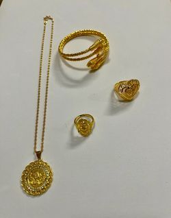 18 k gold plated not real gold doesn’t tarnish or fades selling it as a set not individual details in photos pickup Gaithersburg md20877