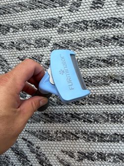 FURminator Undercoat deShedding Tool – Size Medium (Light Blue)
