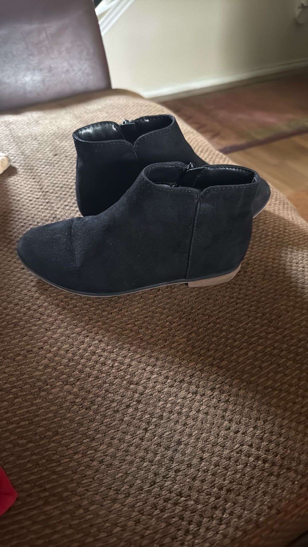 Girls Cat And Jack Low Cut Boots Size 2