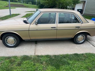 1984 Mercedes Benz 230e clean