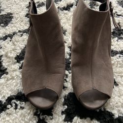 Earth heels solid shoes size 9D