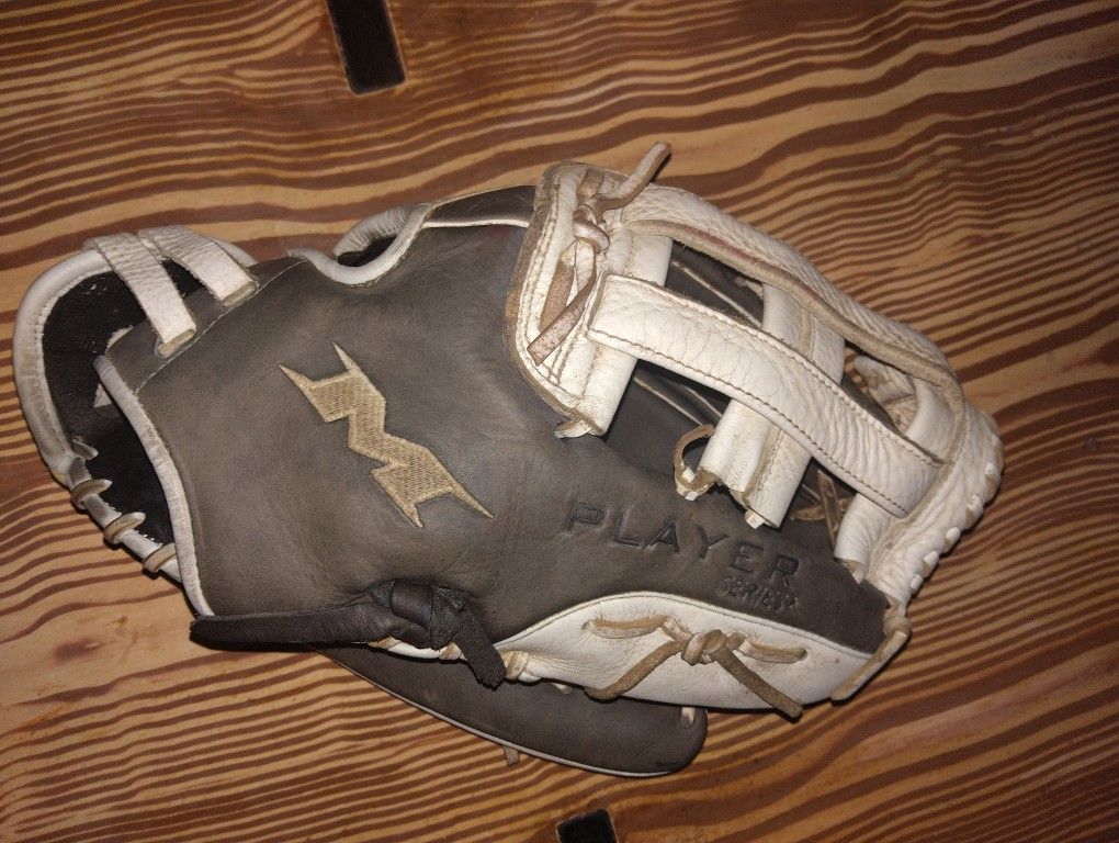 Miken Players Serious 14" Softball Glove