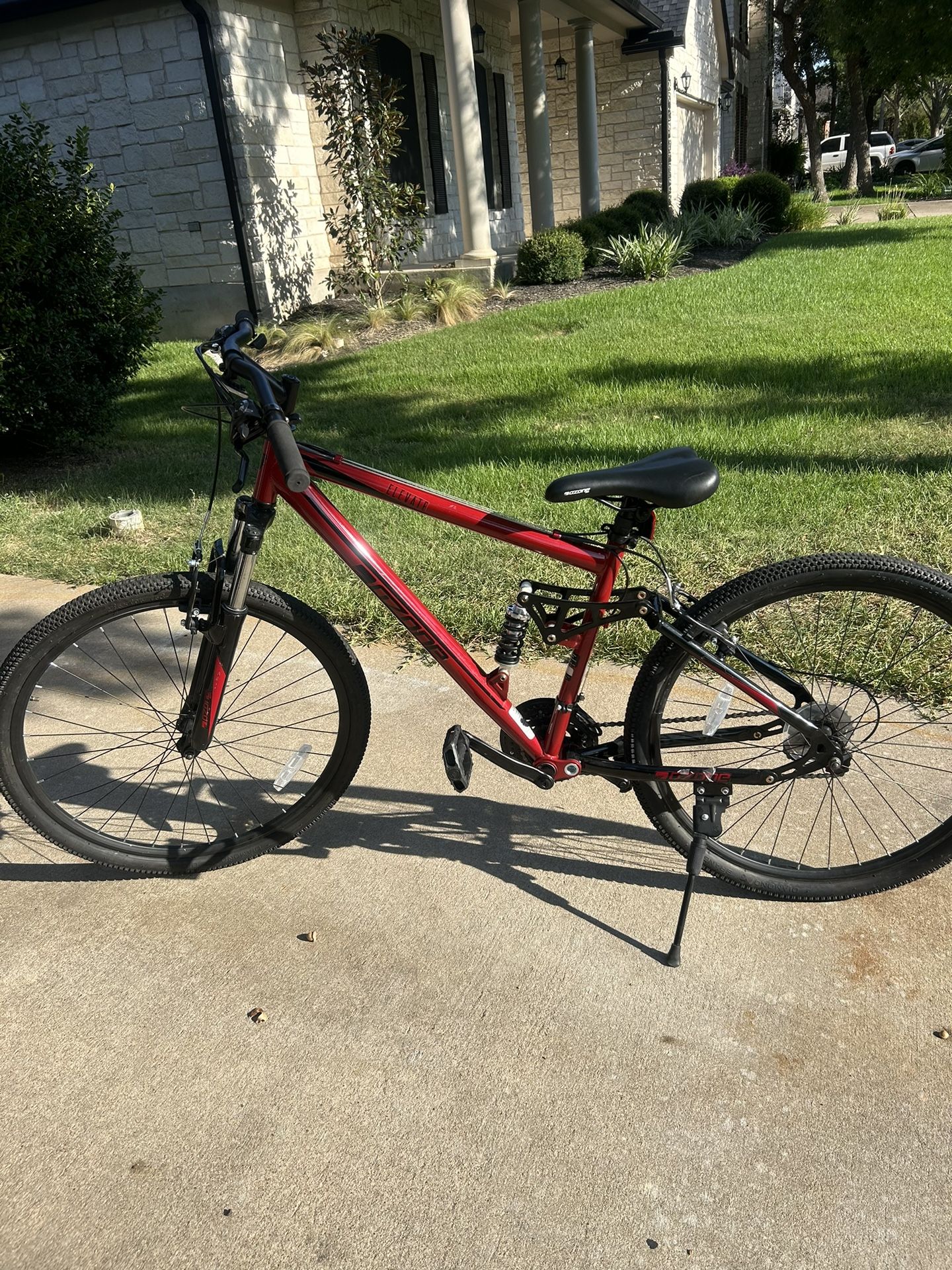 Ozone 500 Men's Elevate 27.5 in 21-Speed Mountain Bike