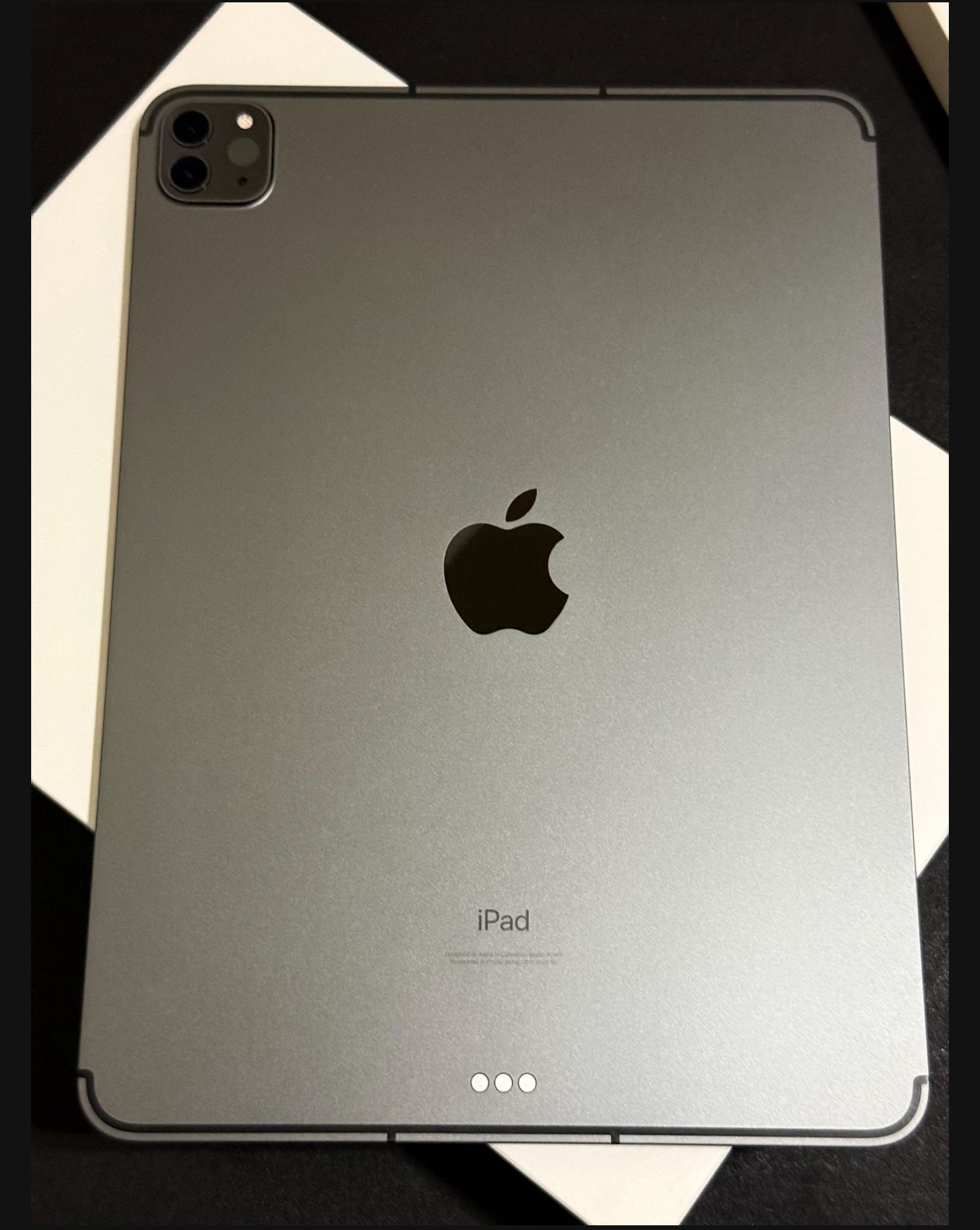 iPad Pro M1 11 Inch With Magic Keyboard 1TB - WiFi + Cellular - $900