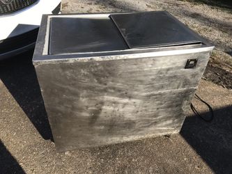 Commercial Freezer / Cooler!! / Silver King 