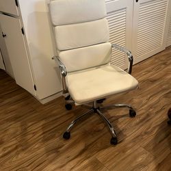 Modern Living Spaces Office Chair