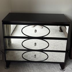 Z Gallery Mirrored Nightstand/Dresser