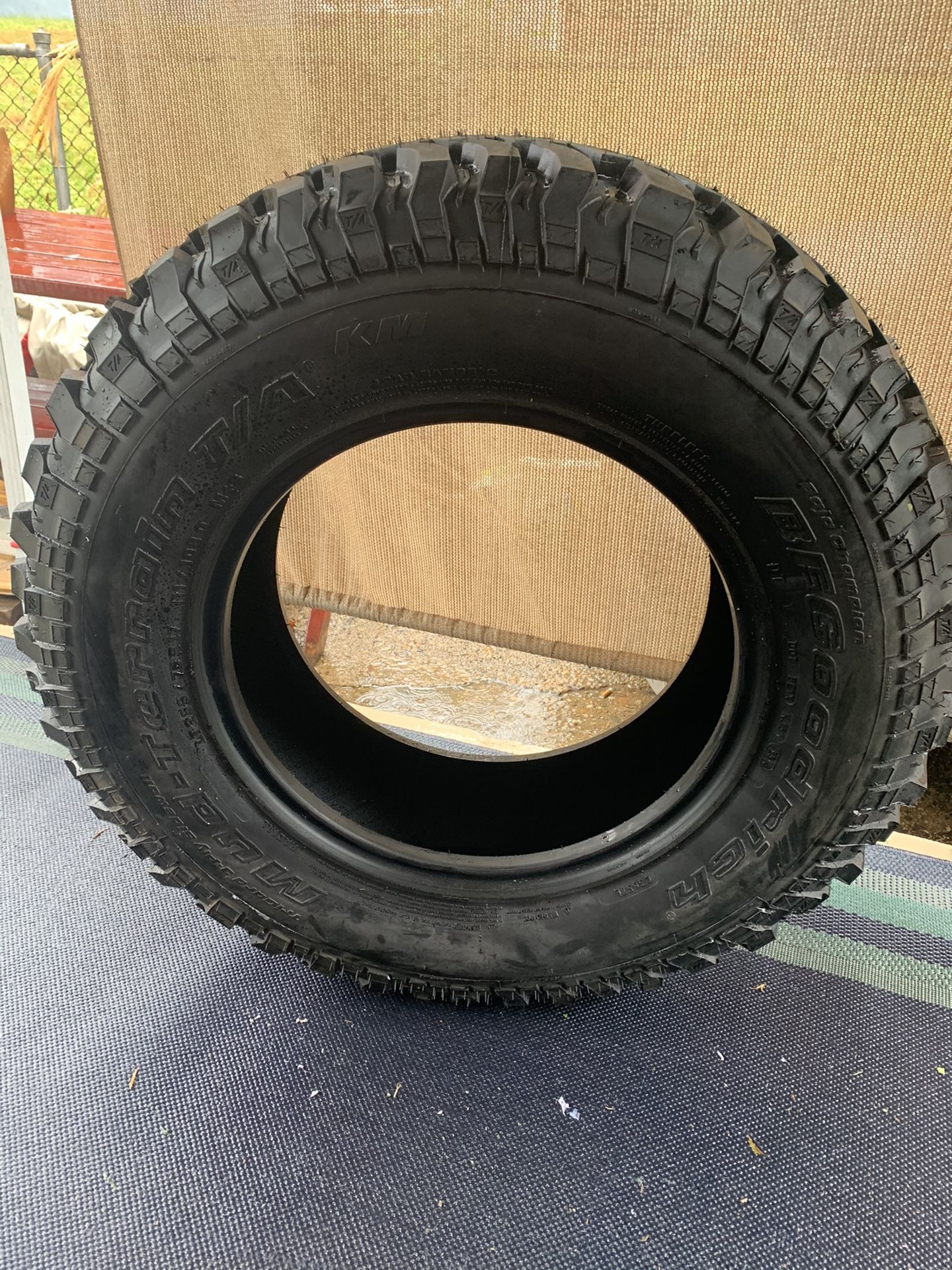 1 mud-terrain t/a km lt255 75r17 tire