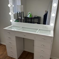 Makeup Vainty With Mirror And LED Lights Included 
