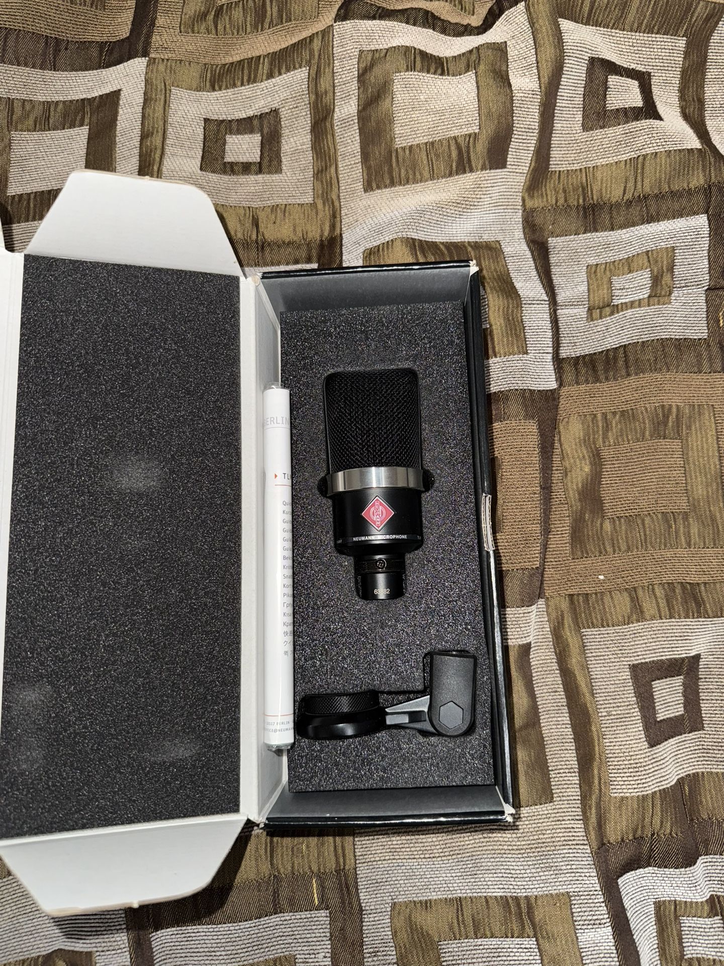 Neumann TLM 102 