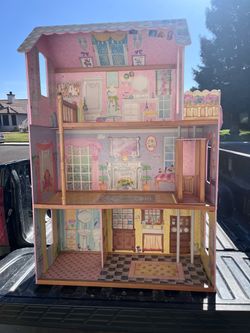 Large Doll House