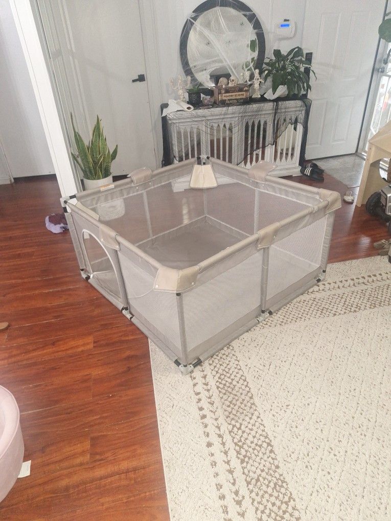 Playpen 4 ft x 4 ft