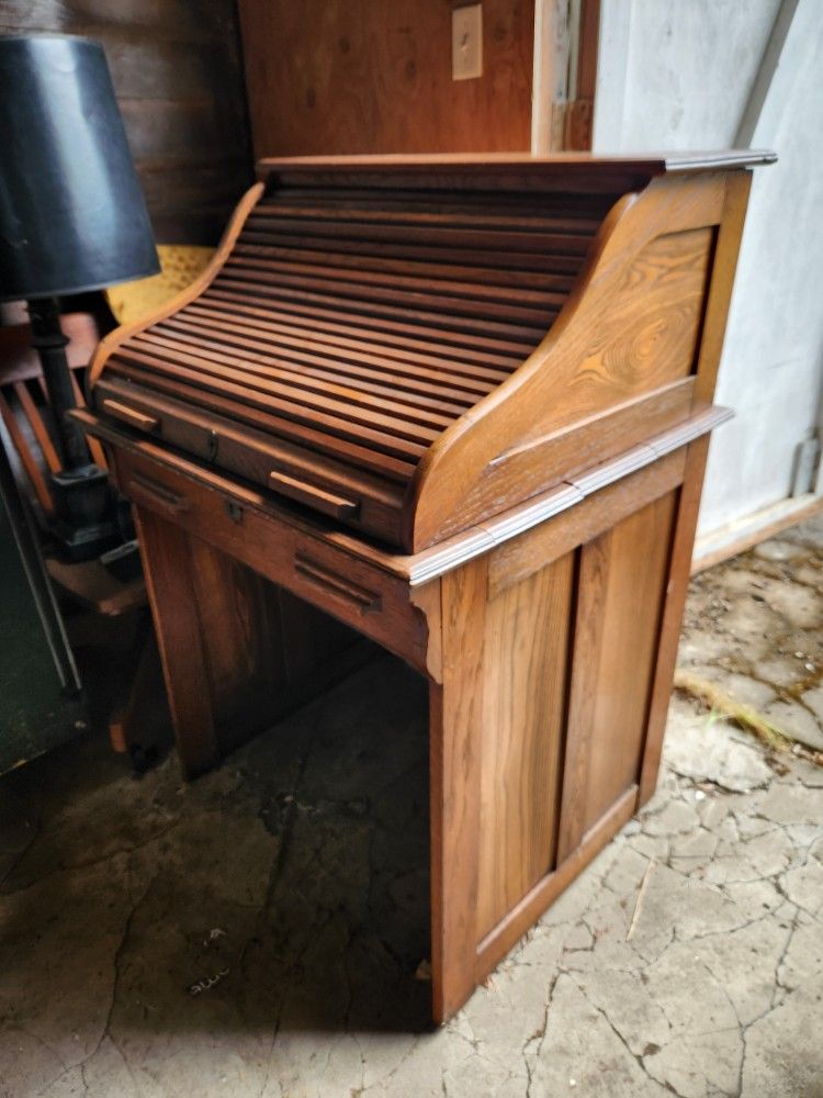 Antique Oak Roll Top Desk with One Drawer