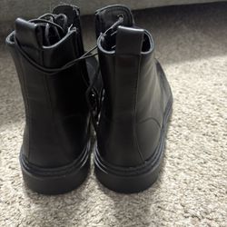 Black Shoes Size Like 10 Or 9.5