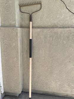 Kobalt 60-in L Fiberglass -Handle Forged steel Garden Rake Heavy Duty rake with Handle Great work In good condition