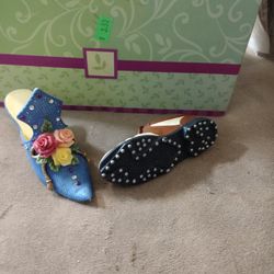 Just The Right Shoe And Vintage Woman's Shoe. Defect. Set of two mini shoes. 