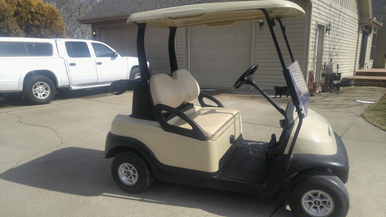 2010. Club Car Golf Cart