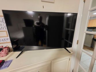Hisense 50" 4k TV like new - Great Deal !!
