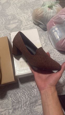 woman’s short heels