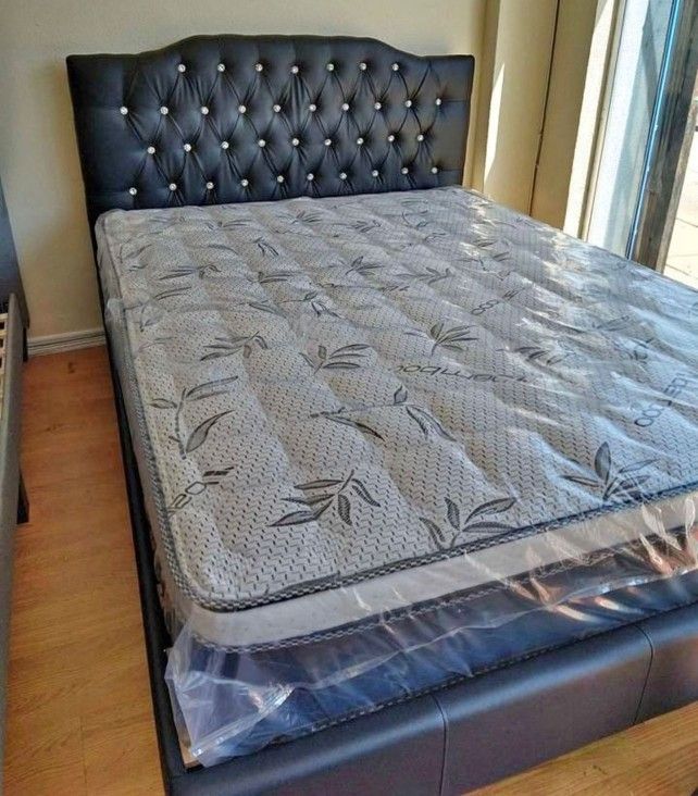 Black leather queen bed frame Matress sold separately white available 