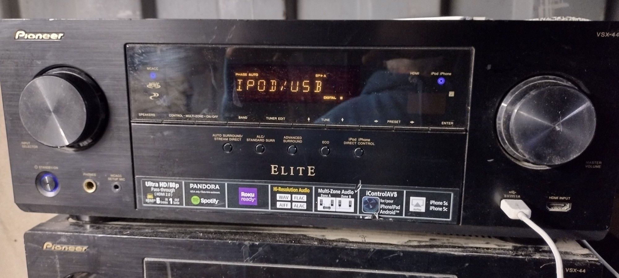 980 WATT 7.2 PIONEER ELITE VSX44 RECEIVER + 4GB IPOD for Sale in
