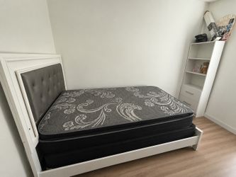 Bed frame & mattress