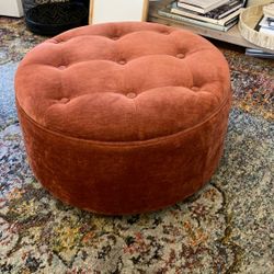 Storage Otter man/Foot Stool