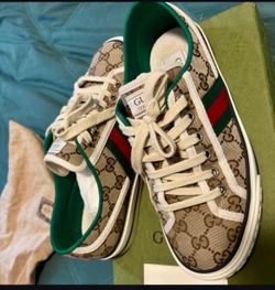Women’s shoes