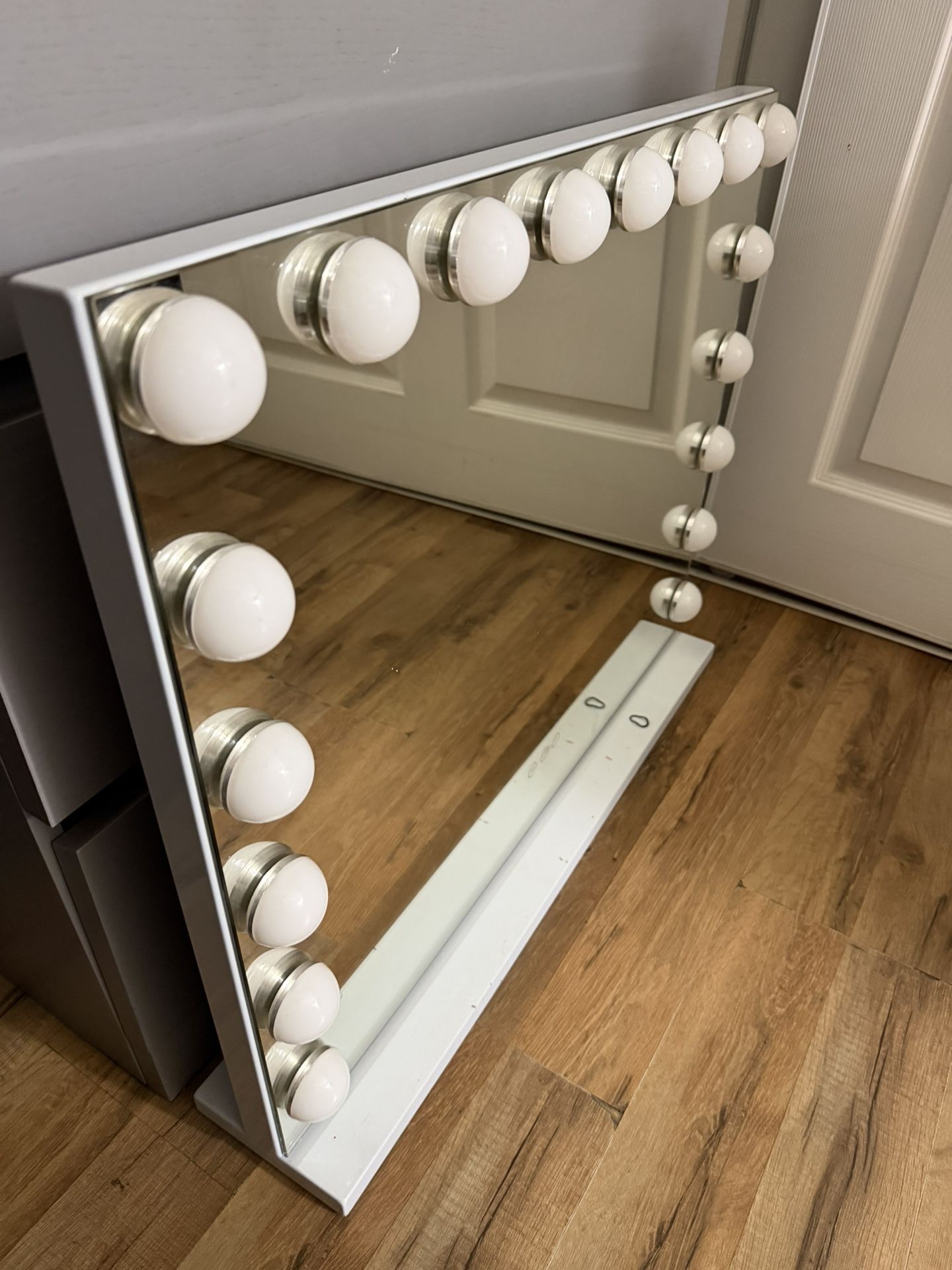 Vanity Mirror for Sale in Oceanside, CA - OfferUp