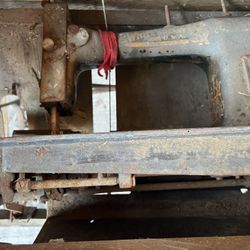 Old Damaged White Treadle sewing Machine 