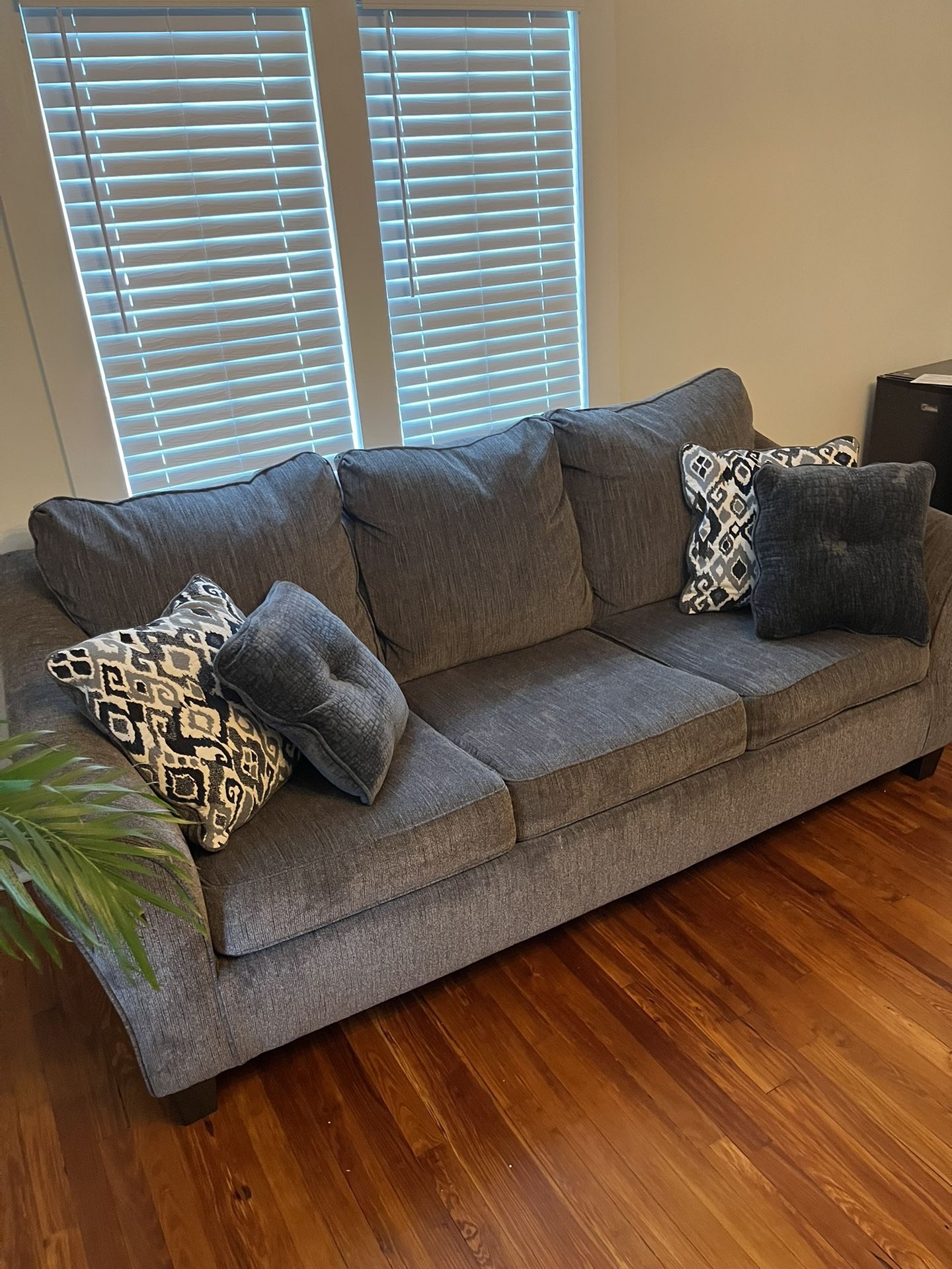 Couch With Pull Out Bed