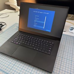 Razer Blade 15 Advanced (2018) Gaming Laptop i7 / GTX 1070 / 144Hz + Original PSU Charger