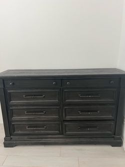 Black dresser 8 drawers