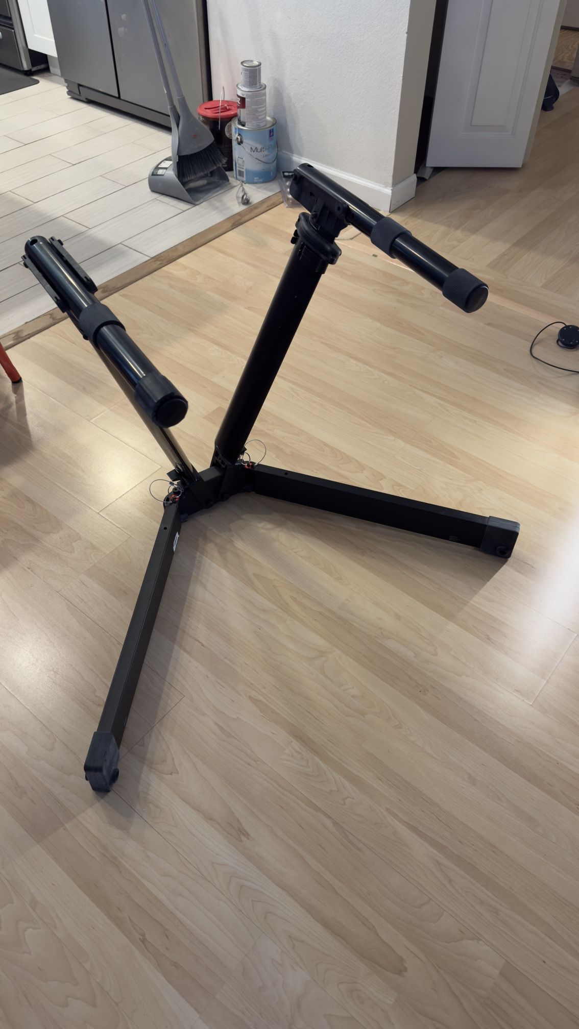 Ultimate Support Vs88B Keyboard Stand