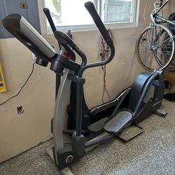 Life Fitness Elliptical/cross Trainer Machine
