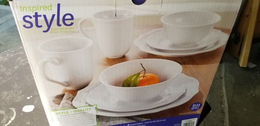 16 PC Dinnerware Set