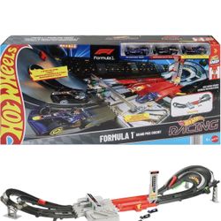 Hot Wheels Formula 1® Grand Prix Circuit & 3 Cars