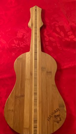 GUITAR SHAPED CUTTING BOARD