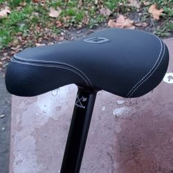 Demolition Pivotal Post & Haro Seat Both in Very Good Condition (25.4), Asking $40 Both or $25 Post/$20 Seat Firm on Price 