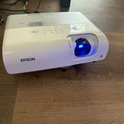 Epson PowerLite S5 3LCD Movie Projector / speaker / control
