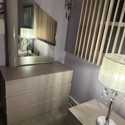 Seven pieces Queen contemporary Italian bedroom set