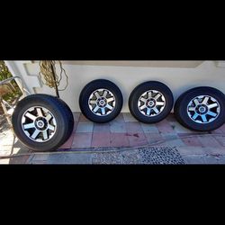 rims for Toyota six log very nice set good tires in 2024 rims